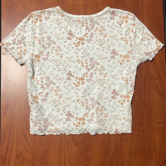 Cute American Eagle and Hollister Baby Tees - Picture 10 of 10